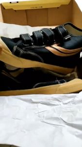 Sepatu Hitam Polos Sneakers Full Black Sepatu Cowok Klekepan Sepatu Pria Sepatu Cowok Keren