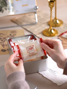 ถุงซีล ถุงใส่ขนม ถุงใส่คุกกี้ลาย ครีมแดง vintage ขนาด 7*10 cm (แพค 100 ใบ)