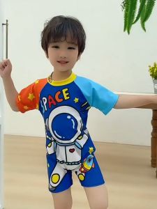 Đồ Bơi Bé Trai Habi Fashion HB2425 Tặng Kèm Mũ Bộ Bơi Bé Trai Họa Tiết Phi Hành Gia Cho Bé Từ 9-35kg