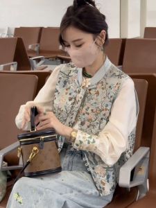 New 2025 Chinese Style Womens Embroidered Vest Heavy Work Button up National Trend High End Silk Kimono Style Tank Top