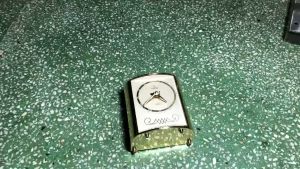 Đồng hồ để bàn vỏ bằng đồng máy quartz