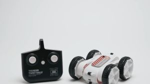 Sharper Image Toy RC Thunder Twist Rally Stunt Car Remote Control RC Car Vehicles (1212020301)