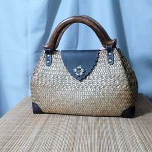 กระเป๋ากระจูดสาน กระเป๋าสาน Straw bag กระเป๋าถือ มีซับใน ขนาดกว้าง12นิ้ว สูง8นิ้ว กระเป๋าผู้หญิงSWEETYOU