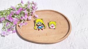 Bandai | Bộ 2 Huy Hiệu Sailor Moon Bằng Men Dễ Thương Làm Bằng Kim Loại Dùng Làm Phụ Kiện Cho Ba Lô Quần Áo Mũ Quà Tặng Cho Người Hâm Mộ.