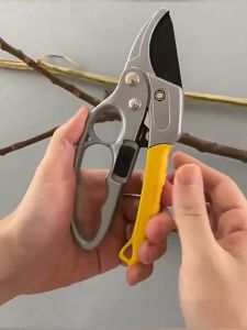 (สปอตกรุงเทพ)ที่ตัดกิ่งไม้ กรรไกรเสียบยอด ครีมตัดกิ่งไม้ สปริงด้ามต่อตัดกิ่ง ผลิตจากเหล็ก SK5 อย่างดี กันไกรตัดกิ่งไม้ กันไกรตัดกิ่ง เครื่องมือตัดกิ่งไม้