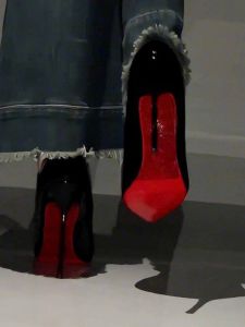 รองเท้าส้นสูงสีเปล่าสไตล์เกาหลีสำหรับผู้หญิง ทรงหัวแหลม ด้านหลังสูง 10-12 ซม. สีแดงเข้ม รองเท้าส้นเดี่ยวแบบสวม สวมใส่สบาย