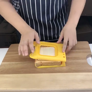 🐻DAILY2U🐻 Sandwich Cutter and Sealer Stainless Steel DIY Flip Sandwich Cutting Tool for Kids Lunch Stainless Steel Blade Circular Sandwich Bread Toast Mold