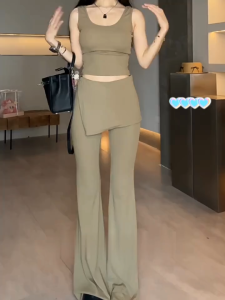 เซ็ต2ชิ้น เสื้อกล้าม ทรงครอป +กางเกงขาม้าเอวยางยืด แต่งผ้าพันเอว(ผ้าอยู่ในกางเกง) ผ้าโพลิเอสเตอร์  ชุดไปคาเฟ่ #2110