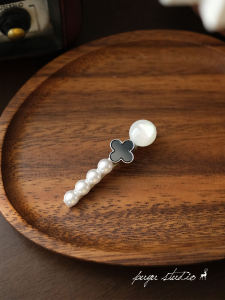 Original Design Lucky Four Leaf Clover Pearl Hair Clip Side Bun Hair Accessory Elegant Lady Style Fringe Hairpin Fresh out