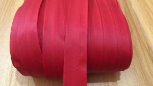 daun resleting Zipper waterproof anti air no 5 PU tebal merah dan orange isi 100 yard