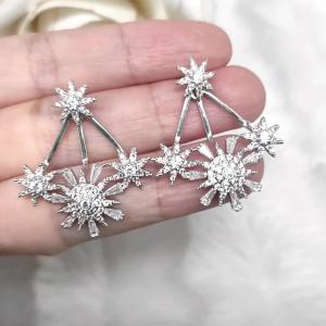 ต่างหูใส่หน้าหลัง ประดับคริสตัลแท้ ลายดอกไม้ แยกใส่ได้2สไตล์ ต่างหู เครื่องประดับ ER1709 ValueJewelry