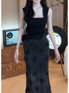 YUEZHONGWEI | เสื้อกั๊กสายเดี่ยวคอเหลี่ยมสีดำสไตล์ฝรั่งเศสสำหรับผู้หญิงในช่วงฤดูร้อน เสื้อแขนกุดทรงเข้ารูปแบบใหม่ ดีไซน์เก๋ไก๋ เสื้อคลุมกันหนาว