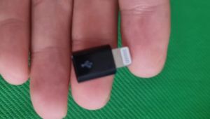 Đầu chuyển đổi type C sang thành Iphone lightning giúp kết nối tương thích các loại điện tử điện thoại đầu thu micro cài áo.