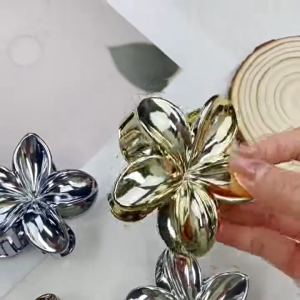 Jepit Rambut Mini Bunga Mengkilap Jedai Poni Kecil Shiny Mini Flower Hair Claw Cute Aesthetic Style