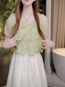 เสื้อเชิ้ตคอเหลี่ยมแขนสั้นสไตล์ฝรั่งเศสสำหรับผู้หญิง ฤดูร้อนปี 2024 เสื้อคาร์ดิแกนสั้นประดับกระโปรงชายระย้าสีพื้น เสื้อเชิ้ตผู้หญิง