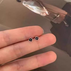 Elegant Small Black Flower Stud Earrings for Women Sleep Friendly No Piercing Required Ear Jewelry Fashionable Alloy Design