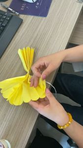 ปอมปอมดอกไม้ พู่ดอกไม้กระดาษ ทิชชู่ทำดอกไม้ปลอม สําหรับงานตกแต่ง