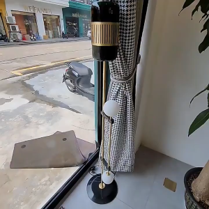 Đèn Sàn Trang Trí Luxury Chao Kính Màu Ánh Kim Hiện Đại