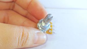 Potensio Mini 3 pin B100k Drat Mono Kaki 3 Lurus Potentio Meter 104