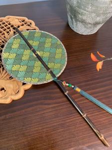 Foldable Natural Purple Bamboo Handle Fan for Dancing Photography Gift Rolling Design Handmade Carved Fan Shape Colorful