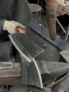 🔪มีดทำครัวจัมโบ้ระดับมืออาชีพคมกริบ🔪มีดเชฟ มีดแล่เนื้อ มีดสับกระดูก จับถนัดมือ และคมมาก มีดสไตล์ญี่ปุ่น มีดทำครัว มีดสับกระดูกแบบพิเศษมีดสับกระดูกมีดทำครัวคมและไม่ต้องใช้เครื่องบดมีดเหล็กแบบพิเศษสำหรับพ่อครัวในครัวเรือน Japanese knife