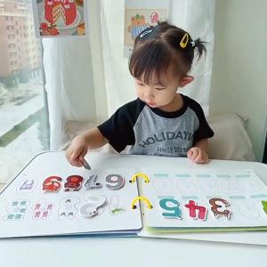 Payoe Buku Bayi Busy Book Velcro Reused Baby Soft Book Lucu Children Early Quiet Book