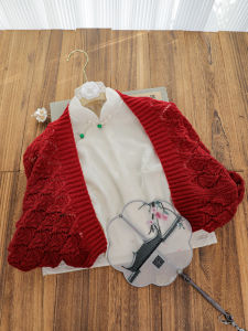 Retro Style Sleeveless Satin Cheongsam Young Revised Version Daily Wear Floral Embroidery Beige Color Spring Summer New Arrival