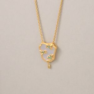 Chow Sang Sang 周生生 Cultural Blessings Blossom 999.9 24K Pure Gold Mother of Pearl Floral Butterfly Pendant 92653P