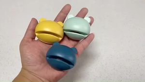 พร้อมส่ง ที่รับมีดมีด แบบพกพา การ์ตูนน้องกบ ขนาดเล็ก รูปมีด เหลากรรไกร ที่ลับมีด กรรไกร หินเจียร มียางกันลื่น