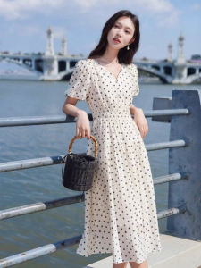 XIANGYING | Đầm Voan V-Neck Đính Nút Dots Trắng Phong Cách Pháp