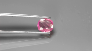 1.05 ct พลอยแท้ พลอยแดง เผาเก่า (Heated Ruby) สีชมพู ทรงคุชชั่น โมซัมบิก