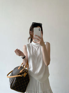 Edging Design Fitted V-Neck Sleeveless Vest