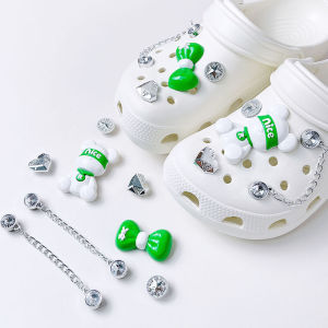 Crocs Jibbitz รูปการ์ตูนรูปหมีรองเท้าโบว์หัวเข็มขัดเหล็กถอดได้ตกแต่งโซ่รองเท้า8ชิ้นสำหรับ Crocs