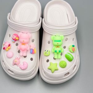 หัวเข็มขัดรองเท้าสำหรับ Crocs Jibbilz มีรองเท้ามีเสน่ห์การ์ตูนที่ถอดออกได้มีหัวเข็มขัดรองเท้าสำหรับตกแต่งต้นคริสต์มาส