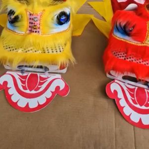 Đầu lânĐầu Sư Tử Vuông Trung Thu Có Đèn kèm đuôi cho bé. giá rẻ 25cm x 25cm x 25cm màu ĐỏVàng