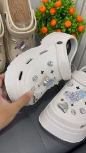 I รองเท้าเสริมส้น สูง 7 เซนติเมตร แถมตัวติดให้ฟรี รองเท้าแฟชั่นรองเท้าเปิดส้น รองเท้าหัวปิด รองเท้าหัวโตผู้หญิง ลายผีเสื้อ KS BL 1288 สี ขาว ครีม ขนาด 36-41