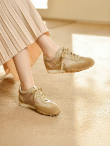 Reemoor | 2026 Fall New Embroidered Women Running Shoes