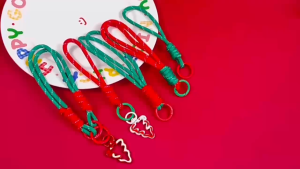 Móc khoá giáng sinh dây dù paracod nhiều màu sắc treo balo thú bông handmade | Xiao Xings Yarn