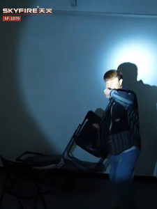 ไฟฉายที่แข็งแกร่งสำหรับสาว ๆ ป้องกันร่างกายคนเลว Arc อาวุธทางกฎหมาย ไฟฉายแบบพกพาที่แข็งแกร่งพกติดตัวเครื่องมือป้องกันตัวเอง flashlight