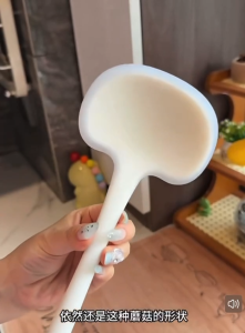 Mushroom-Shaped Silicone Turner Wooden Handle | Food Grade Non-Stick Cooking Spatula | 32cm 蘑菇造型硅胶锅铲 木柄不粘锅铲 食品级硅胶 不伤锅