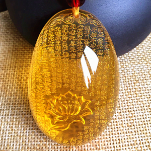 Amber Inner Carving Scriptures Beeswax Heart Sutra Golden Amber Guanyin Carving Blue Amber Water Drop Pendant Egg Face Buddha Lucky Pendant Men and Women