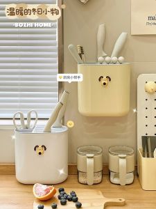 ตู้เก็บของในครัวแบบติดผนังพร้อมชั้นวางมีดและตะเกียบ ชั้นวางของแบบอเนกประสงค์ ชั้นวางของแบบพับได้ ชั้นวางของแบบท่อสำหรับใส่ตะเกียบ