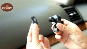 Giá đỡ điện thoại trên ô tô kẹp gắn cửa khe gió điều hoà hình mặt cười