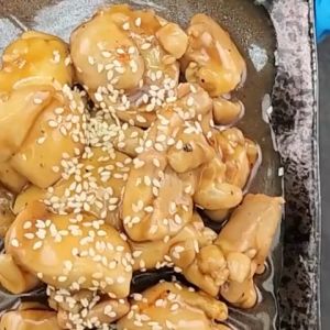 ซอสเคลือบไก่กระเทียม 1000 กรัม ขนาดพอดี ซอสกระเทียม ไก่ทอด ซอส คลุก ไก่ ซอส การ์ลิค รสชาติ หวาน ๆ เค็ม หอมกลิ่นกระเทียม