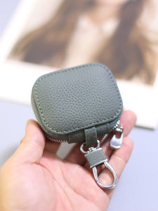 กระเป๋าใส่เหรียญรถยนต์แบบใหม่ปี 2024 ขนาดเล็ก หนังวัวชั้นบน หัวเข็มขัด Bluetooth กระเป๋าใส่กุญแจบ้าน กระเป๋าใส่ของแบบลำลอง