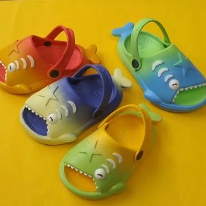 Sandal Anak Laki-laki Motif Shark & Bahan Karet Terbaik