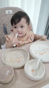 Richell(ริเชลล์) T.L.I First Feeding Set เซ็ตอุปกรณ์ทานอาหารสำหรับเด็ก เหมาะสำหรับเด็กที่เพิ่งเริ่มทานอาหาร