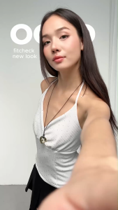 Áo yếm buộc cổ ôm cườm kim sa body quyến rũ Twinkle Miều Est.2013