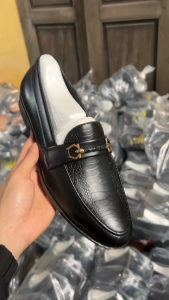 Giày tây nam da đen mờ dập vân đà điểukết hợp đai ngang đen bắt mắt thời trang