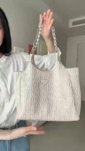 เคลียร์สต๊อกขาดทุน โปรฯ ใหญ่ saffiano shopper bags สองถุง หนึ่งใบใหญ่และใบเล็กหนึ่งใบ